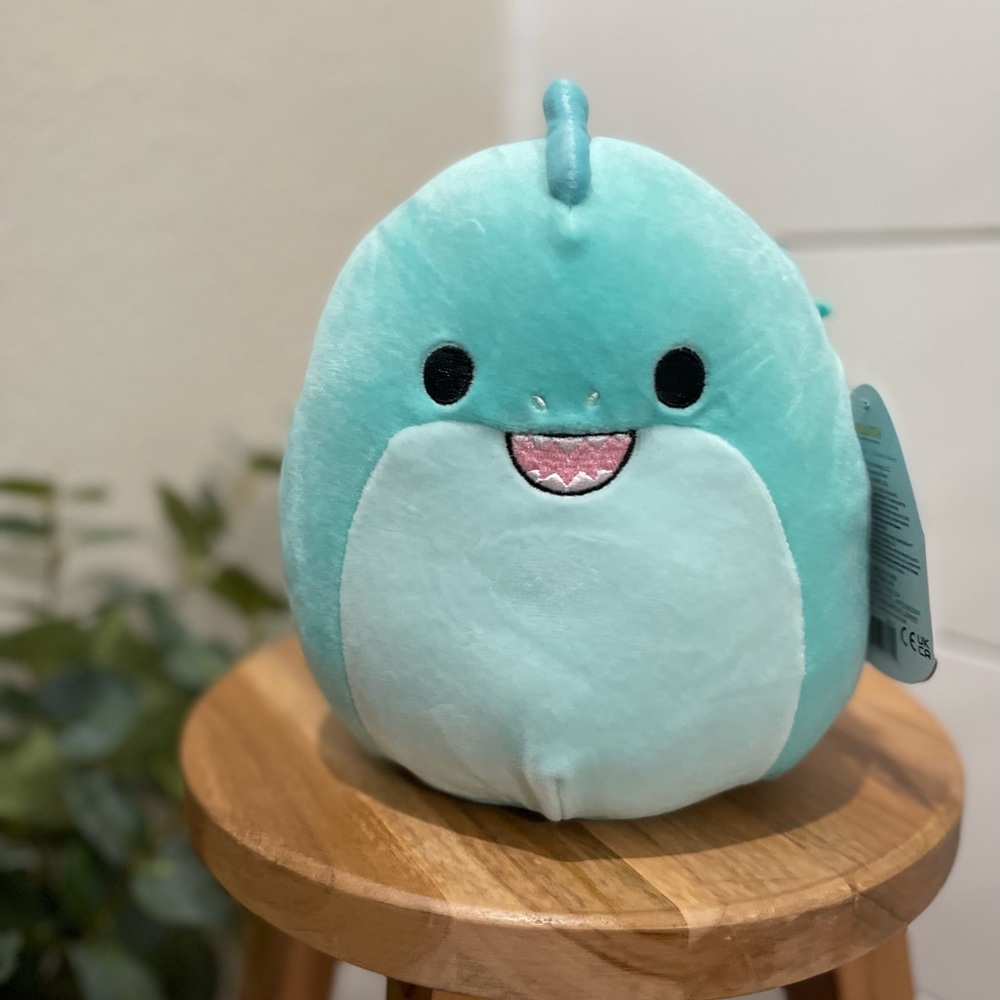 NWT squishmallows “Essy” the blue eel 7” squish from the Sealife squad.